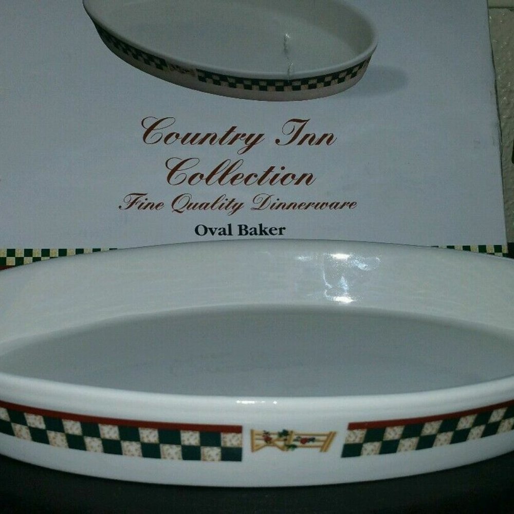 NIB Country Inn Collection Citation Checkerboard Oval Baker -Discontinued